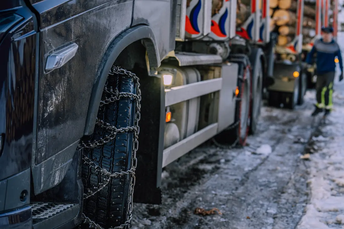 Tømmerbil med TRYGG transportkjetting